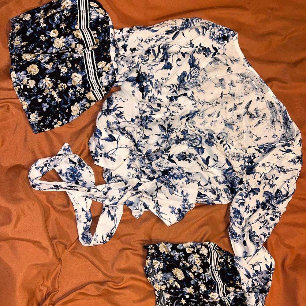 Cute tie/button up flowy top